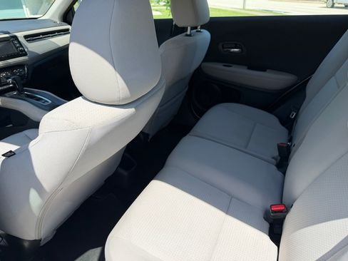 Used 2019 Honda HR-V LX image 9