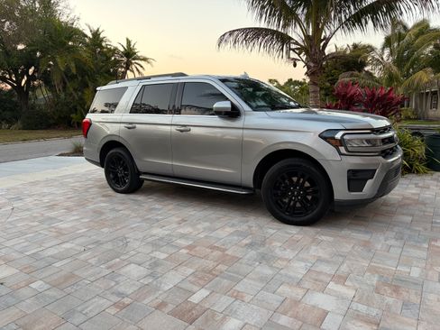 Used 2022 Ford Expedition XLT RWD image 16