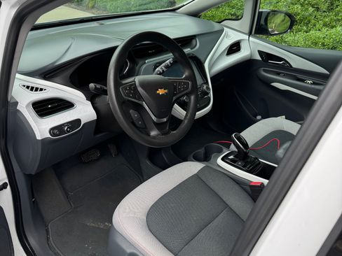 Used 2017 Chevrolet Bolt LT image 9