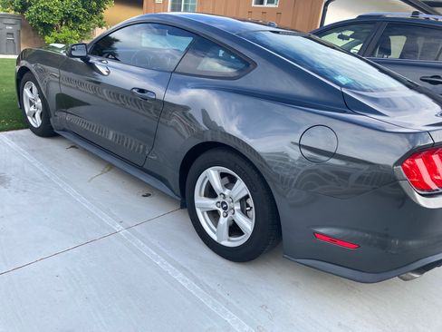 Used 2019 Ford Mustang Coupe RWD image 6