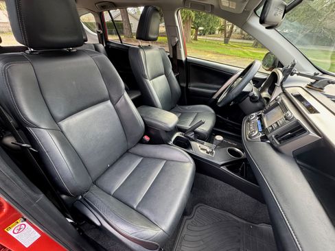 Used 2015 Toyota RAV4 Limited image 23