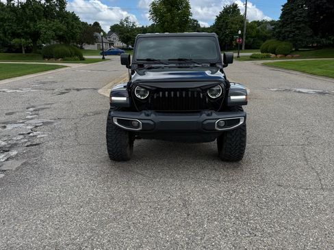 Used 2018 Jeep Wrangler Unlimited Sahara AWD/4WD image 4