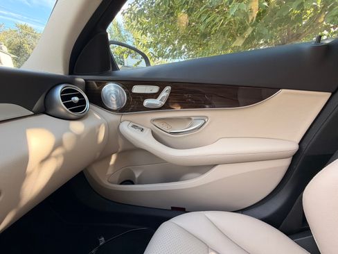 Used 2017 Mercedes-Benz C 300 4MATIC Sedan image 19