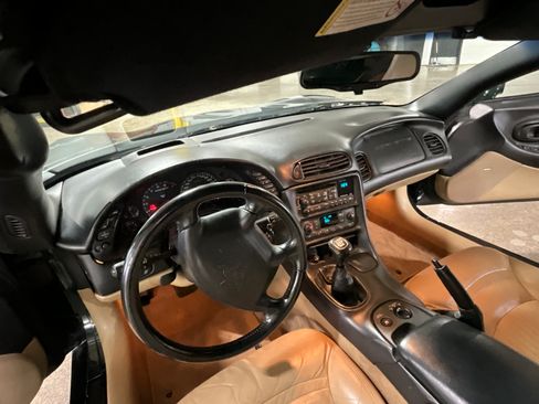 Used 2000 Chevrolet Corvette Convertible w/ Memory Pkg image 17