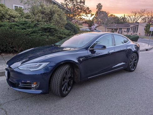 Used 2018 Tesla Model S 75D image 1