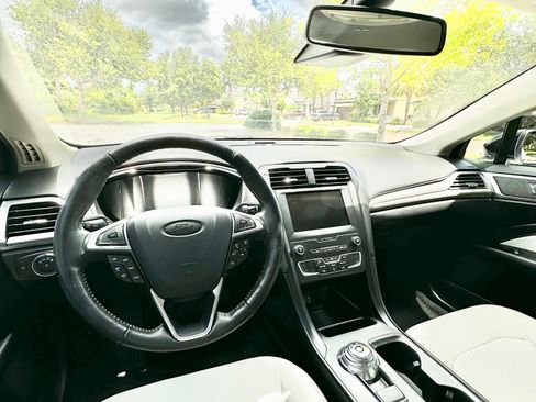 Used 2020 Ford Fusion SE w/ Equipment Group 151A FWD image 19