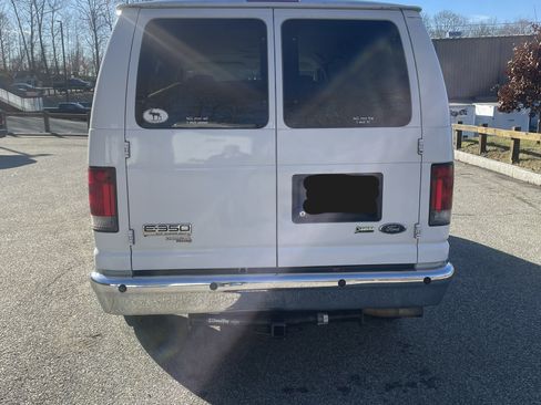 Used 2011 Ford E-350 and Econoline 350 XLT image 4
