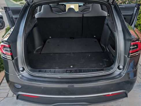 Used 2022 Tesla Model X image 10