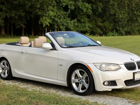Used 2012 BMW 335i Convertible RWD image 4
