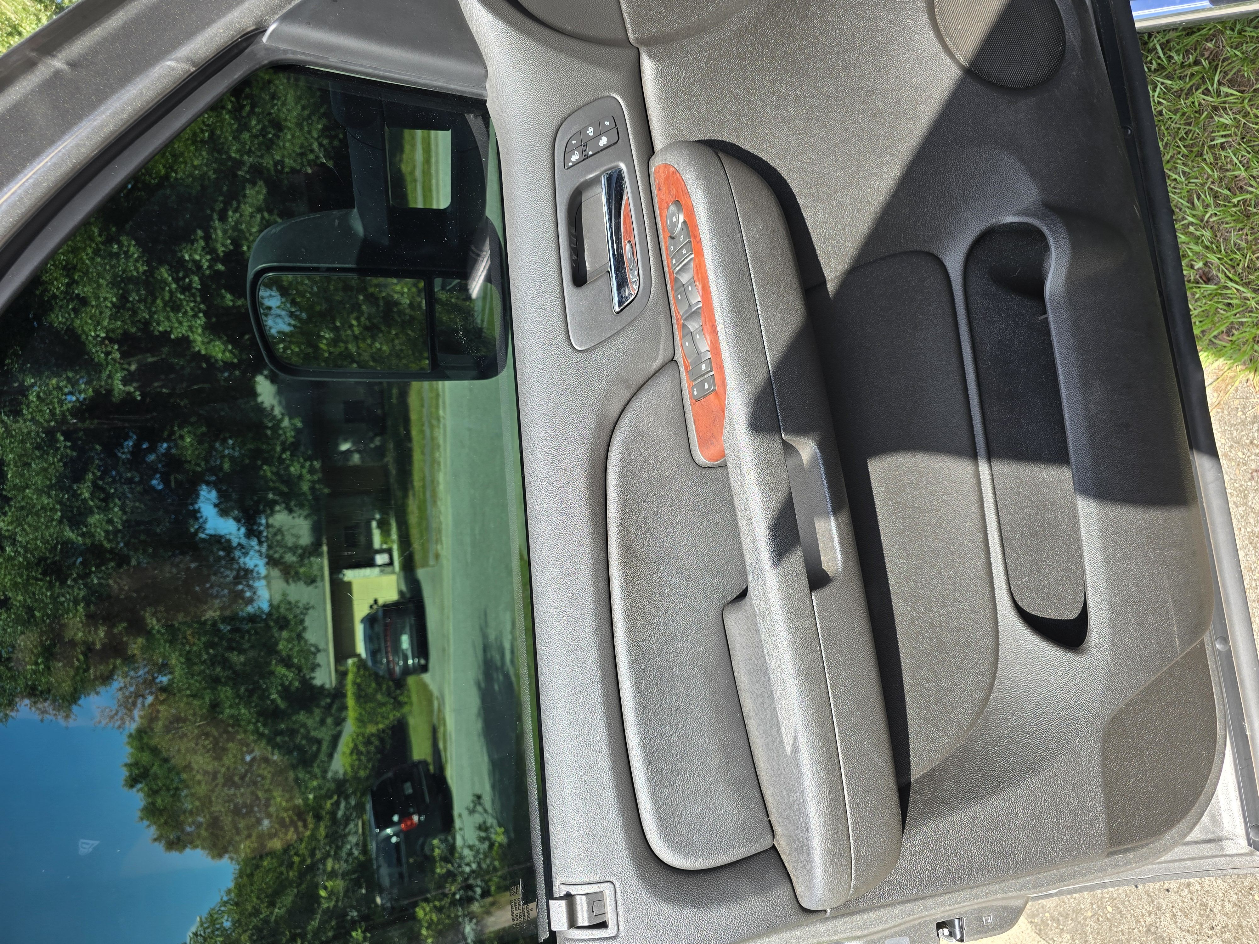 Used 2009 Chevrolet Silverado 1500 LTZ w/ Max Trailering Pack AWD/4WD image 11