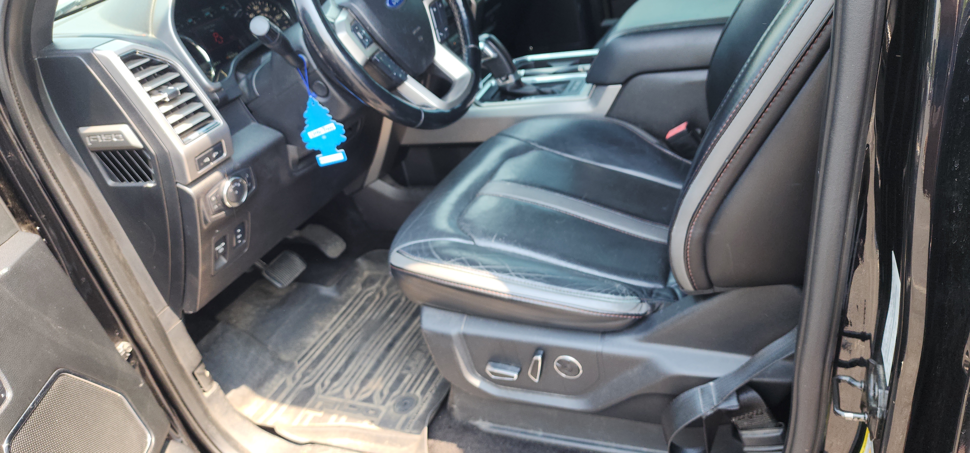 Used 2018 Ford F150 Platinum w/ Equipment Group 701A Luxury AWD/4WD image 20