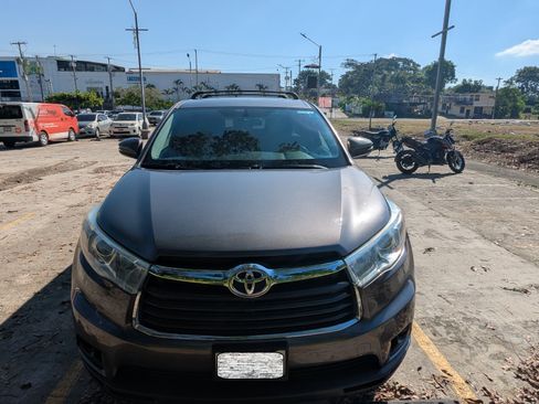 Used 2016 Toyota Highlander LE image 10