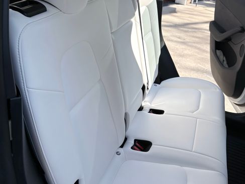 Used 2022 Tesla Model Y Performance image 10