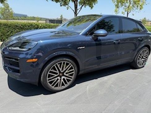 Used 2024 Porsche Cayenne S image 1