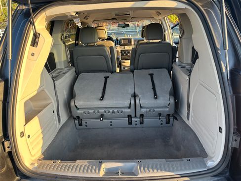 Used 2012 Volkswagen Routan SE image 11