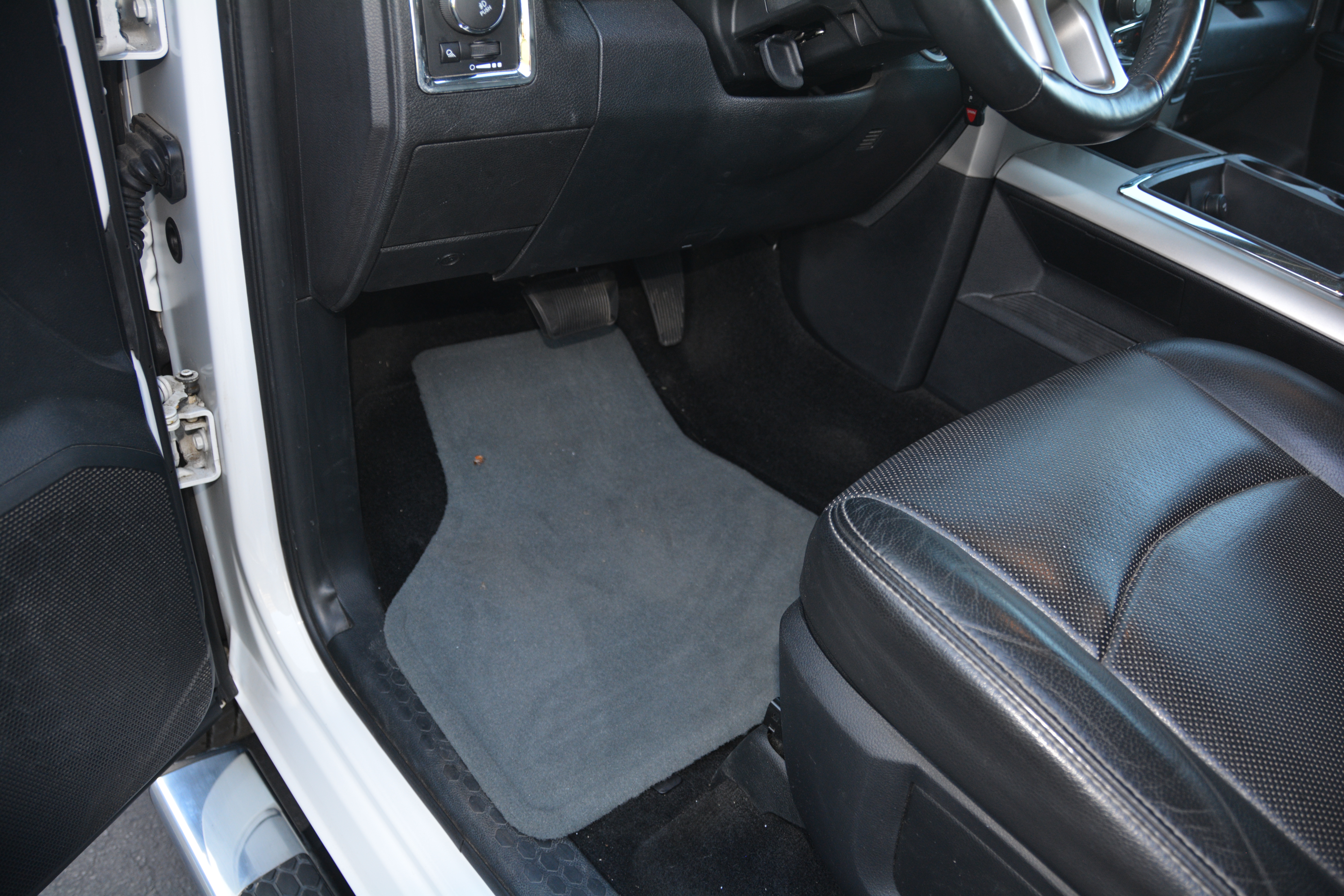 Used 2014 RAM 3500 Laramie AWD/4WD image 14