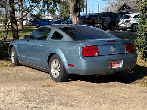 Used 2006 Ford Mustang Coupe image 2