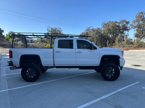 Used 2015 GMC Sierra 2500 Denali w/ Duramax Plus Package image 8