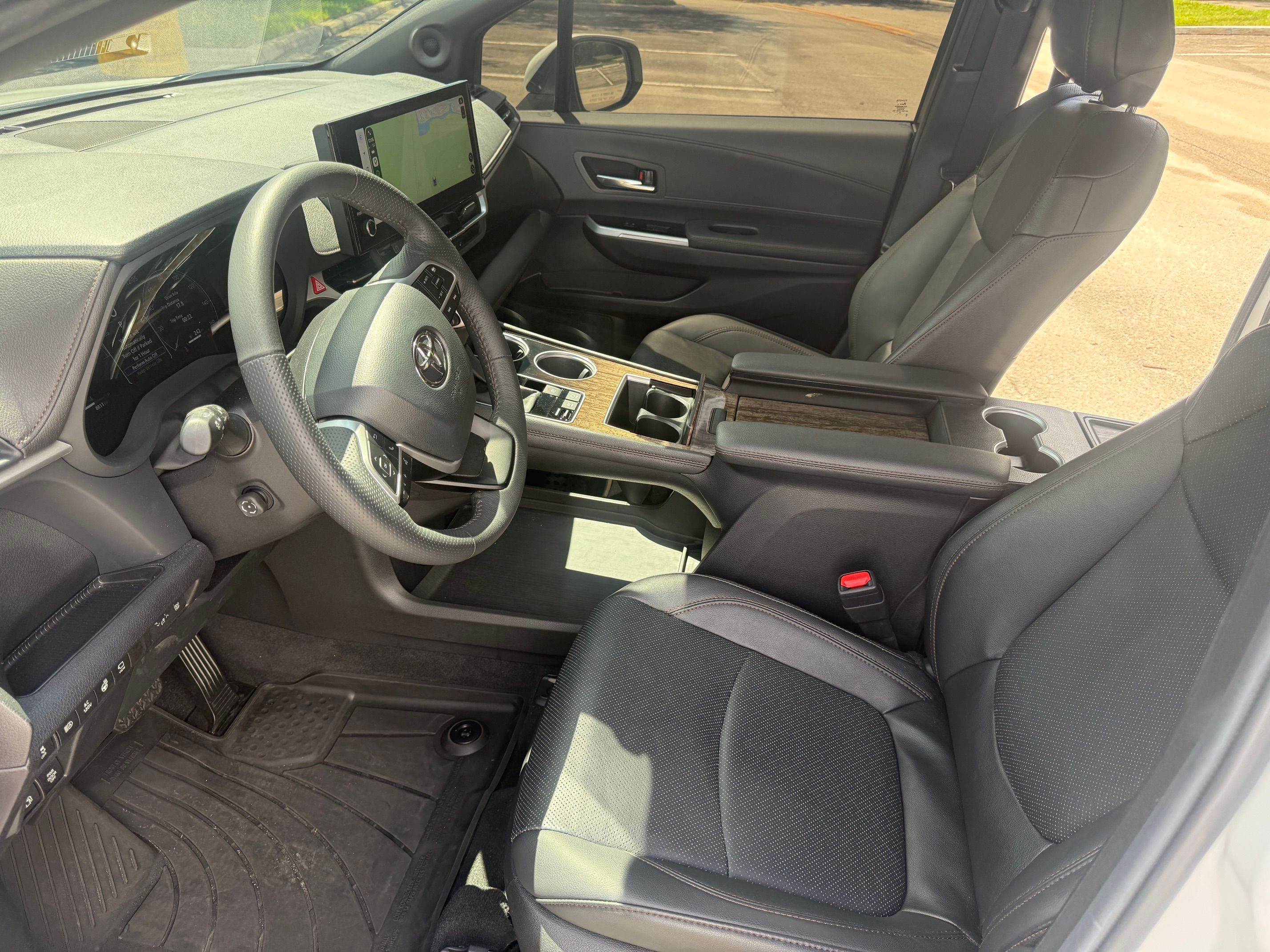 Used 2026 Toyota Sienna Platinum AWD/4WD image 5