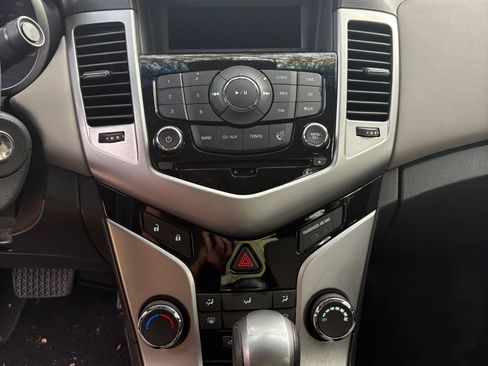 Used 2014 Chevrolet Cruze LS image 13