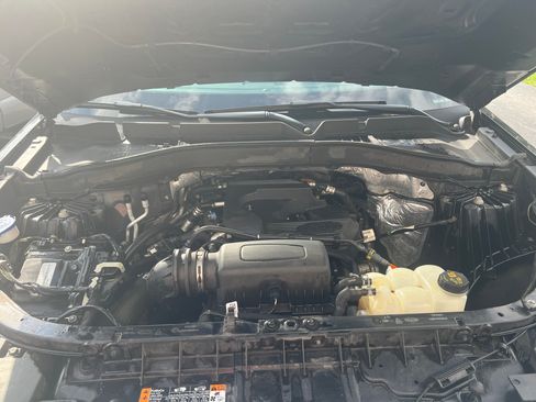 Used 2020 Ford Explorer XLT w/ Equipment Group 202A AWD/4WD image 19