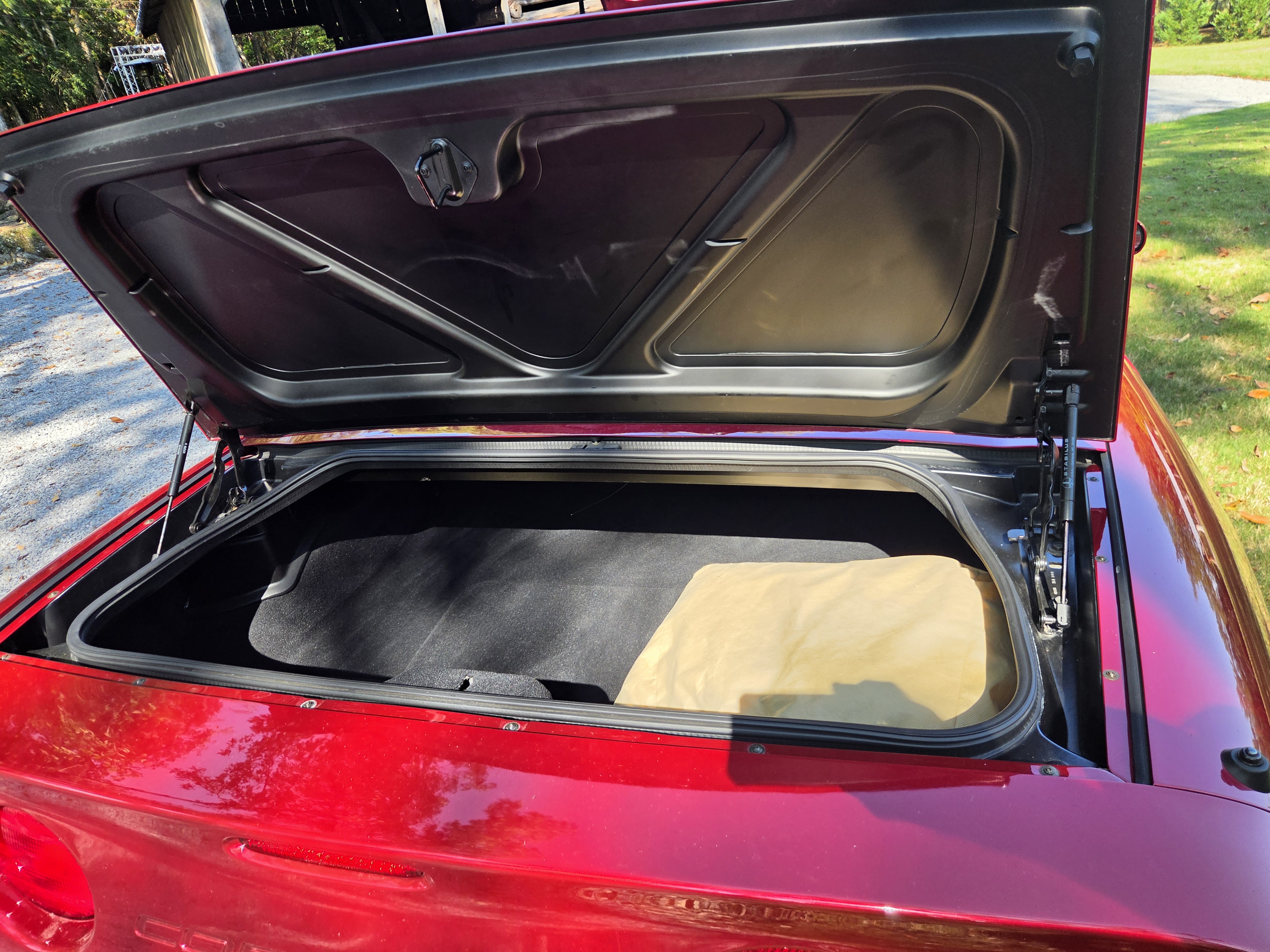 Used 2000 Chevrolet Corvette Convertible w/ Memory Pkg RWD image 9