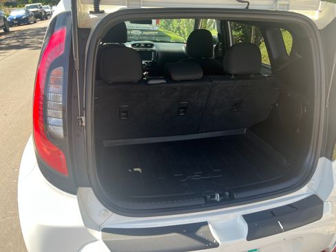 Used 2014 Kia Soul + FWD image 9