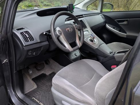 Used 2013 Toyota Prius Three image 8