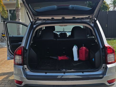 Used 2017 Jeep Compass Latitude image 9