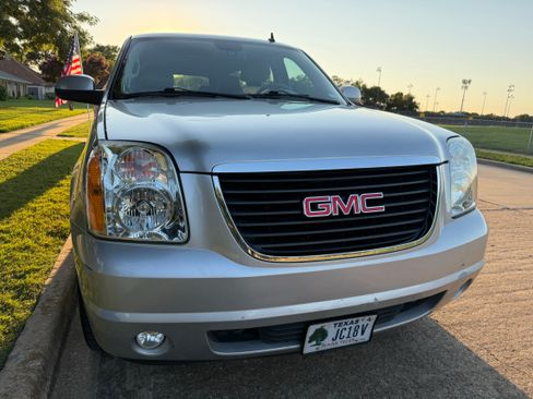 Used 2013 GMC Yukon XL SLT RWD image 2