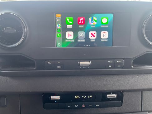 Used 2021 Mercedes-Benz Sprinter 2500 image 13