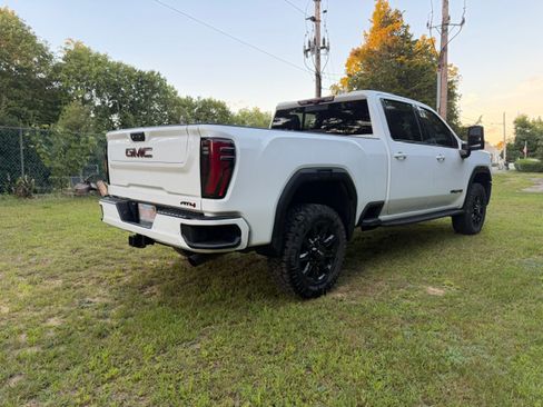 Used 2024 GMC Sierra 2500 AT4 w/ AT4 Premium Plus Package AWD/4WD image 6