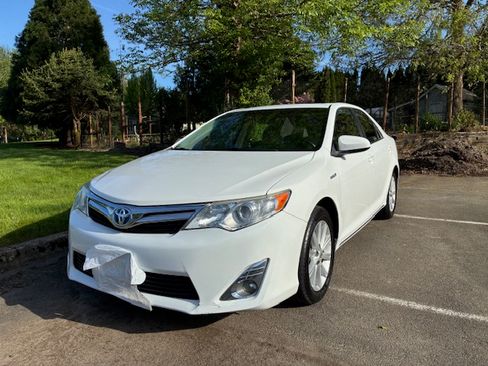 Used 2012 Toyota Camry XLE w/ Leather Pkg FWD image 1