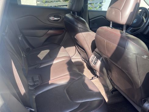 Used 2017 Jeep Cherokee Trailhawk image 12