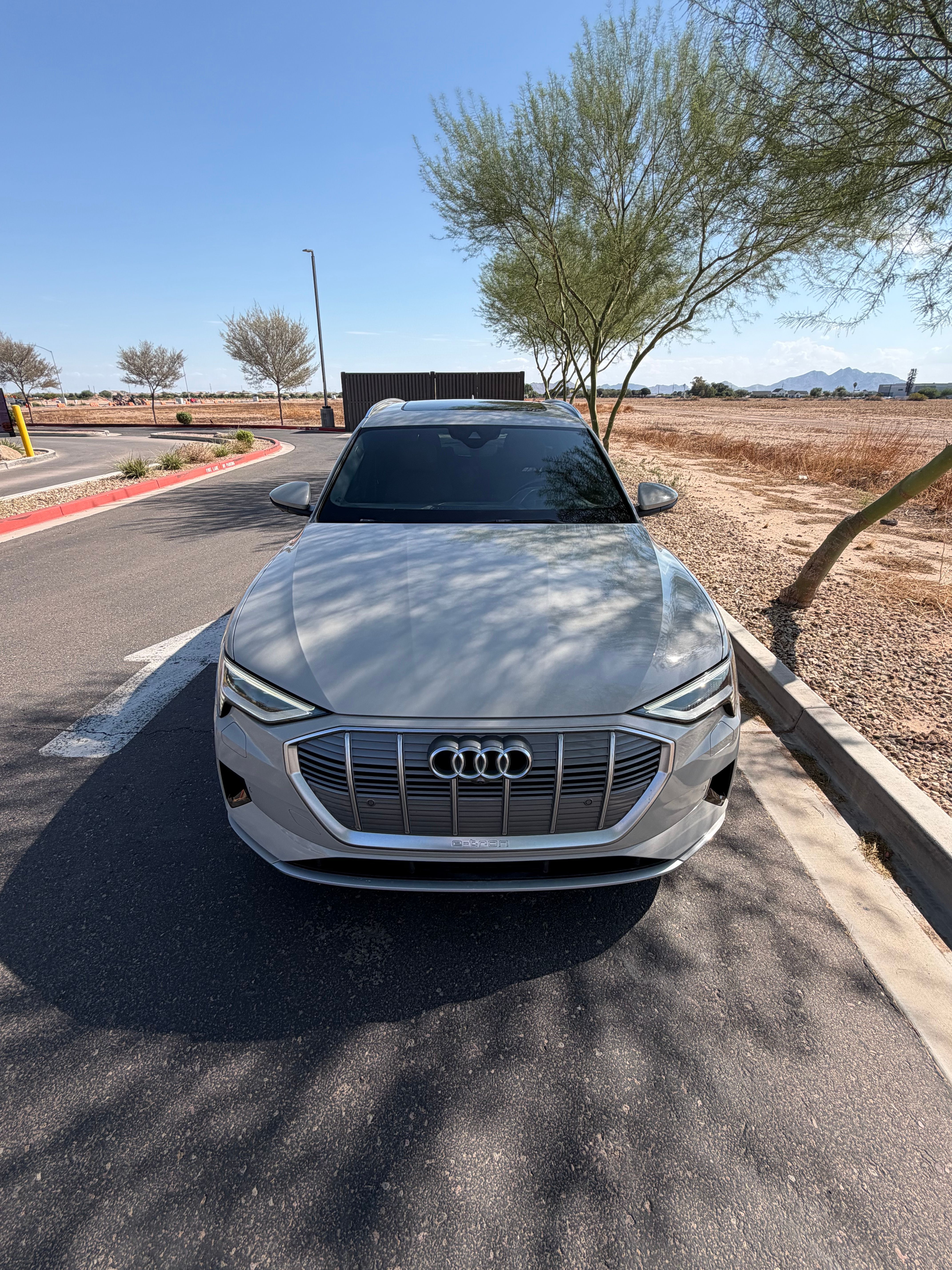 Used 2019 Audi e-tron Prestige w/ Prestige Package AWD/4WD image 8