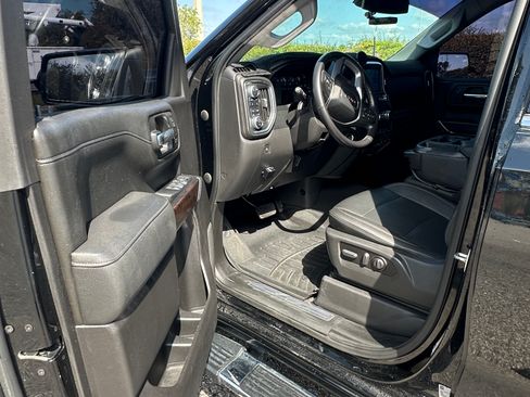 Used 2022 GMC Sierra 1500 SLT w/ Driver Alert Package II AWD/4WD image 11
