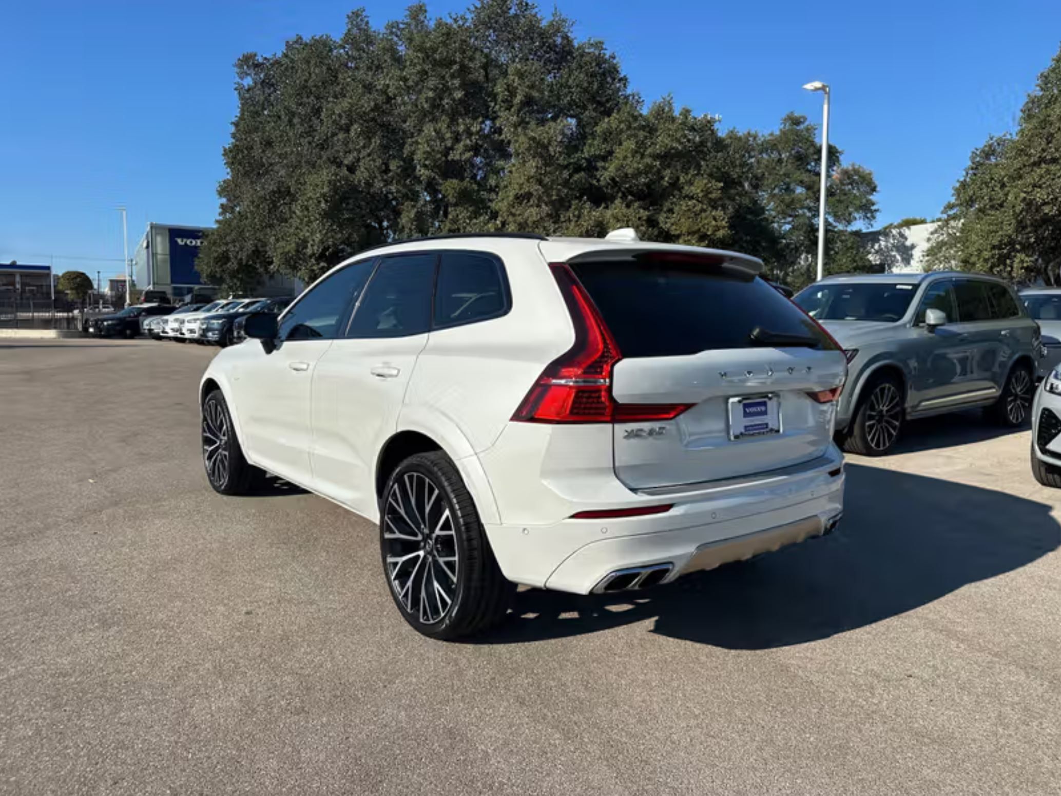 Used 2021 Volvo XC60 T8 R-Design w/ Advanced Package AWD/4WD image 2