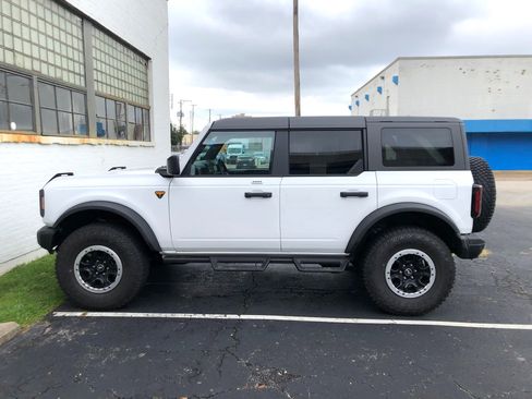 Used 2023 Ford Bronco Badlands w/ Sasquatch Package image 2