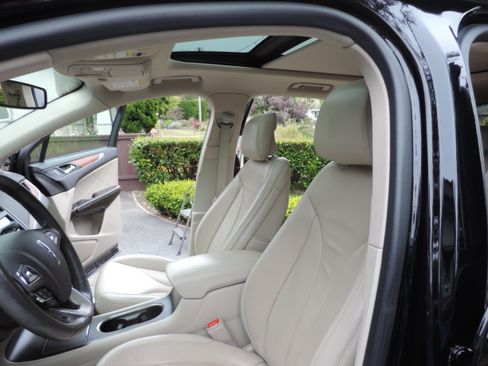 Used 2018 Lincoln MKC Select w/ Select Plus Package image 8