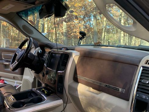 Used 2018 RAM 3500 Laramie Longhorn image 13