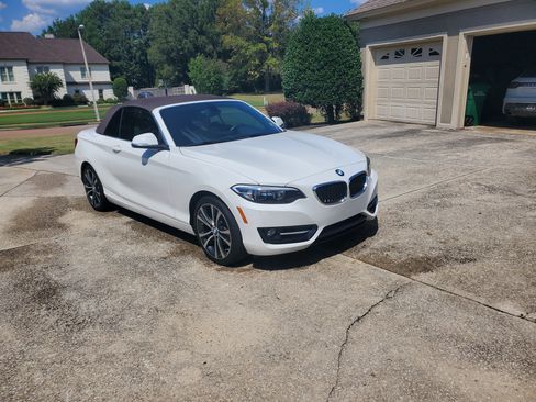 Used 2016 BMW 228i Convertible RWD image 4
