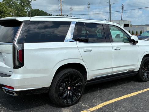 Used 2022 Cadillac Escalade Premium Luxury Platinum AWD/4WD image 2