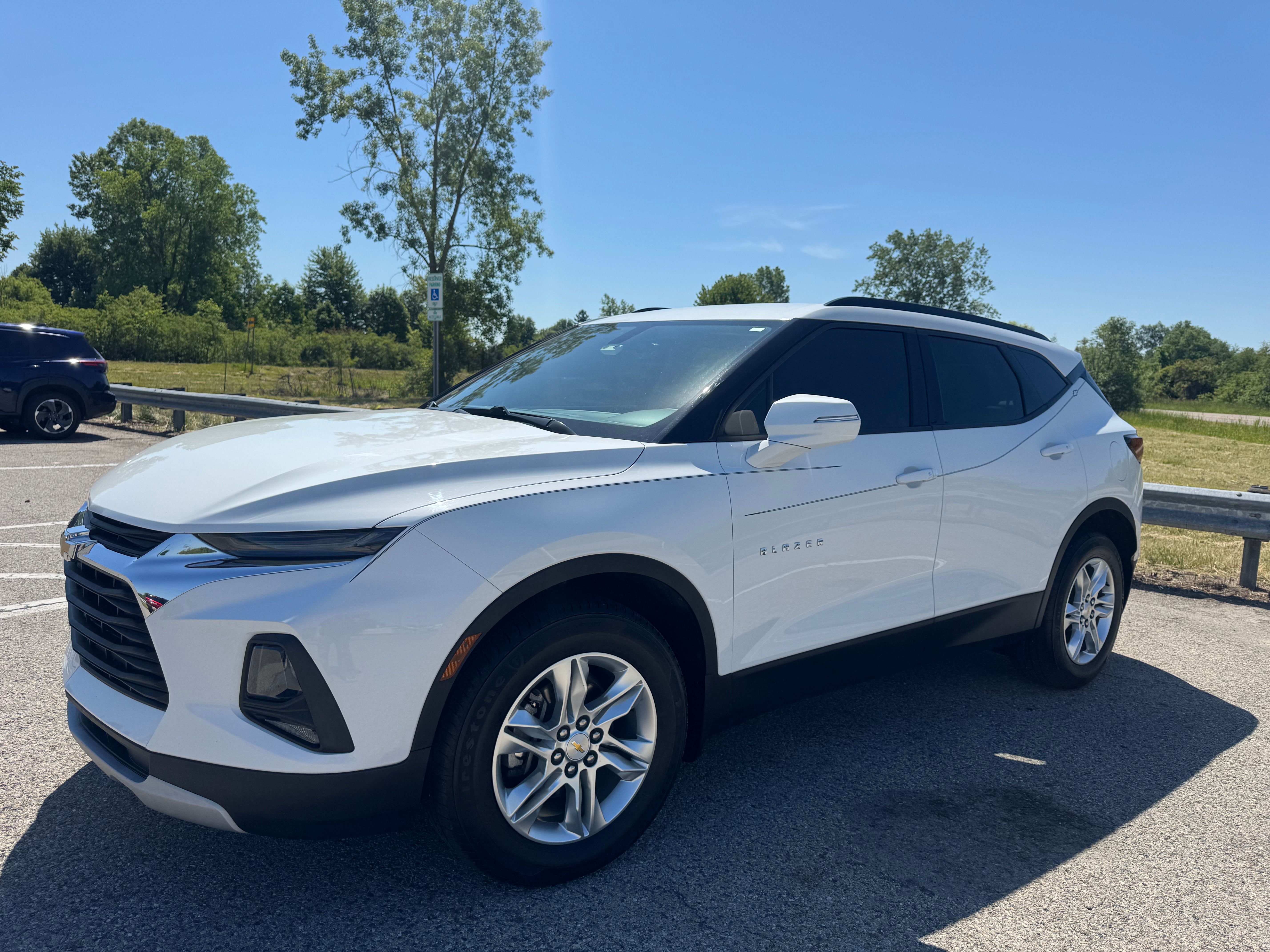 Used 2019 Chevrolet Blazer LT FWD image 1