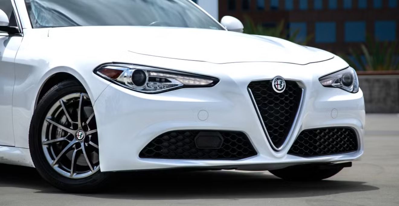 Used 2020 Alfa Romeo Giulia RWD image 2