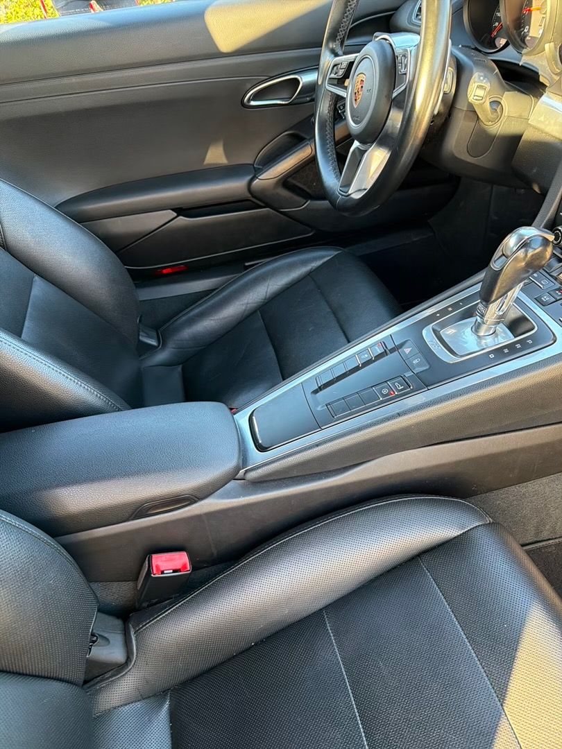 Used 2018 Porsche 718 Cayman RWD image 15