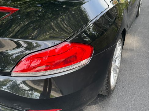 Used 2009 BMW Z4 sDrive30i RWD image 15