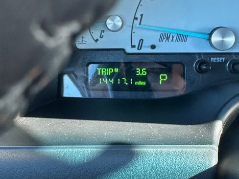 Used 2002 Ford Thunderbird image 5