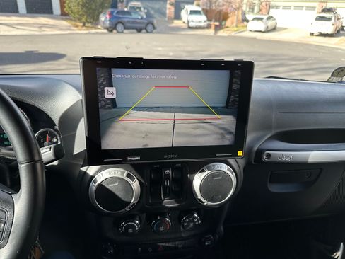 Used 2016 Jeep Wrangler Unlimited Sahara w/ Connectivity Group image 10