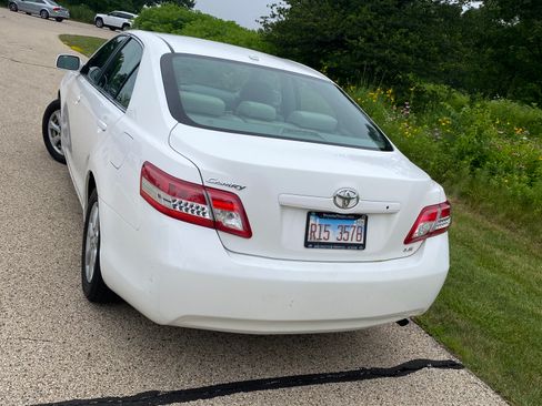 Used 2010 Toyota Camry LE FWD image 4
