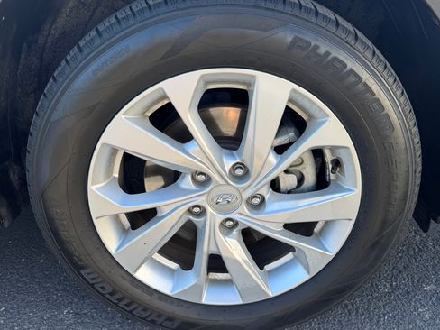 Used 2019 Hyundai Tucson SE image 18